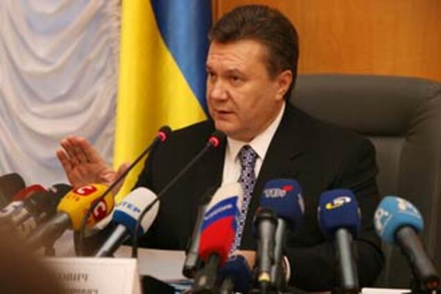 Янукович требует от Тимошенко пропустить его вперед
