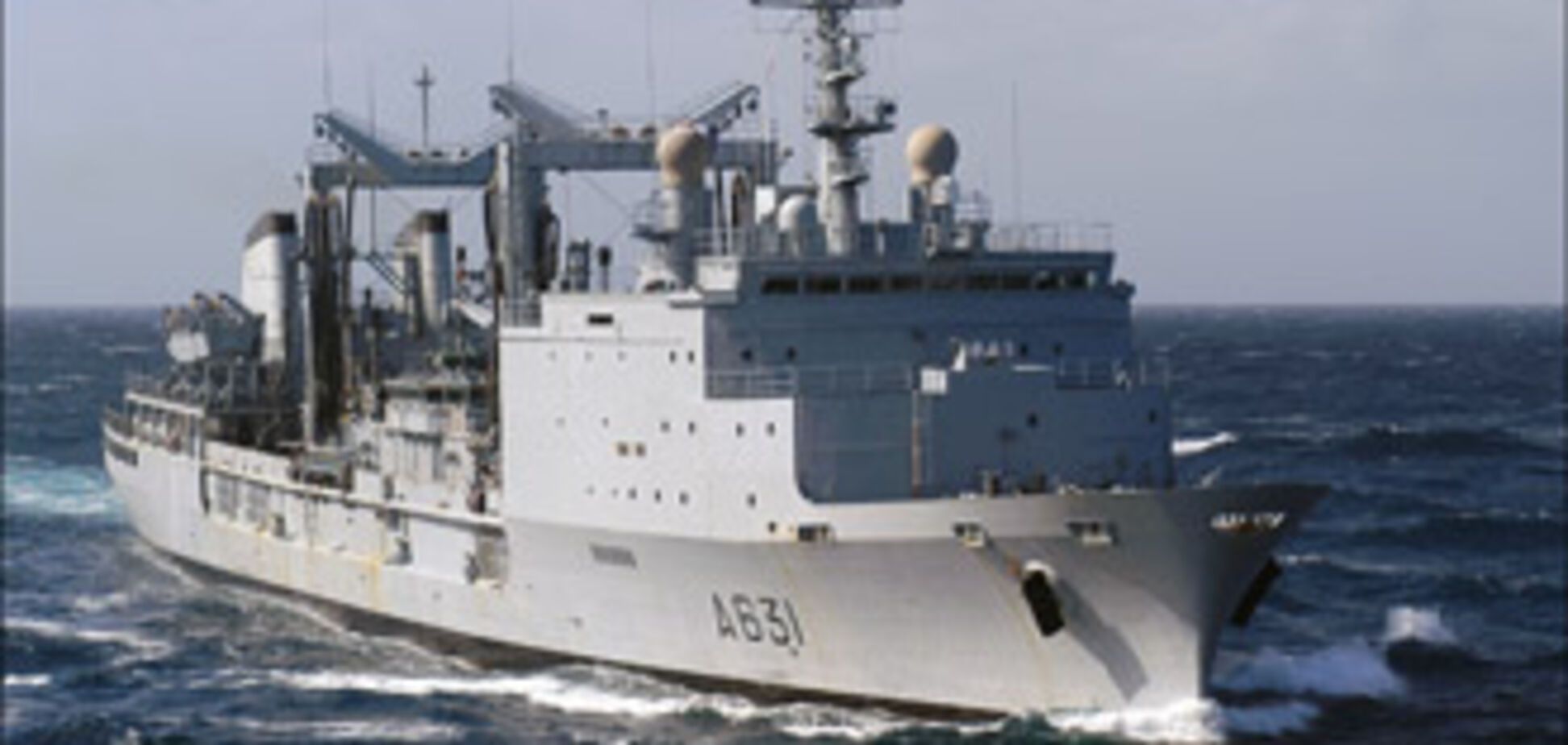 Сомалийские пираты по ошибке напали на корабль ВМС Франции