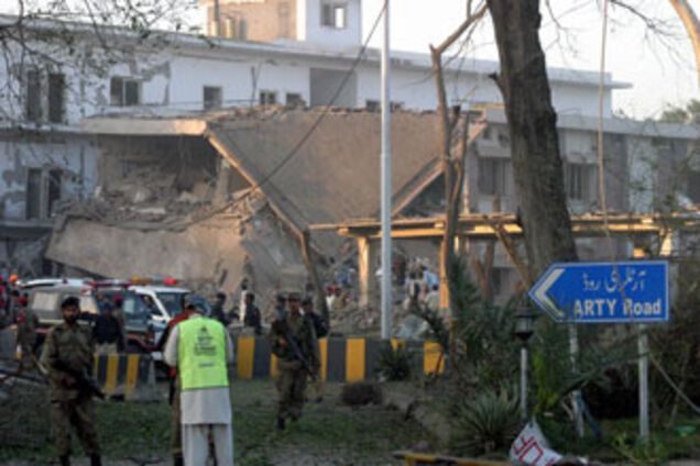 Мощный взрыв прогремел в Пешаваре у здания службы разведки