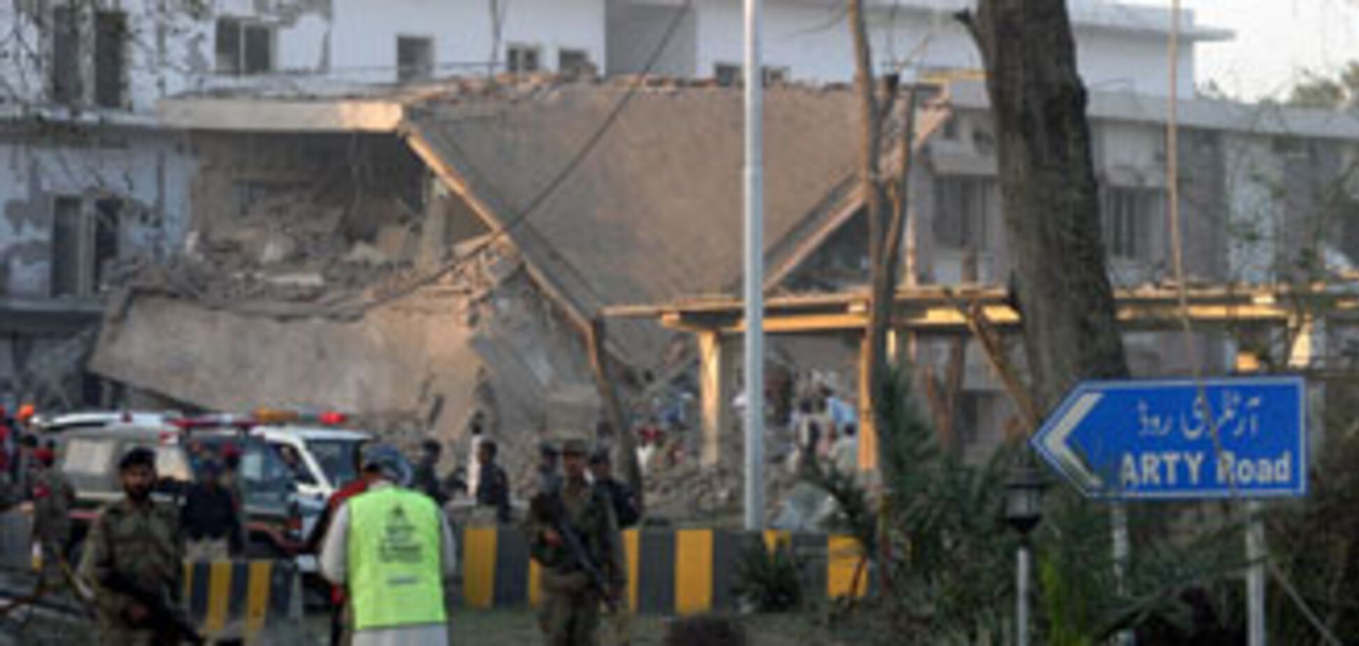 Потужний вибух прогримів в Пешаварі біля будівлі служби розвідки