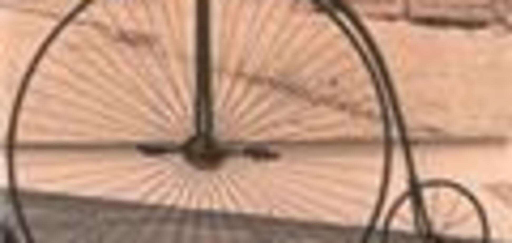 В Париже запрещены женские брюки без велосипеда