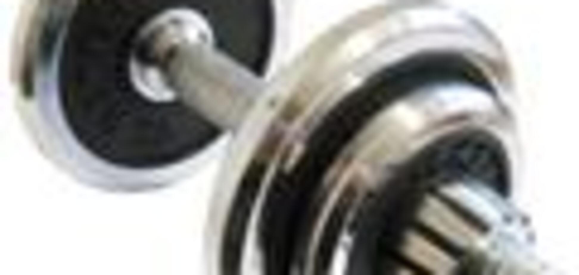 Помощник депутата выбивал долги гантелями