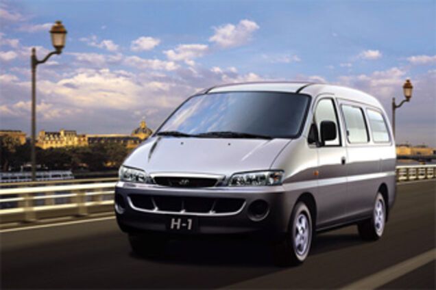 Автобус с детьми врезался в грузовик, 5 человек погибли