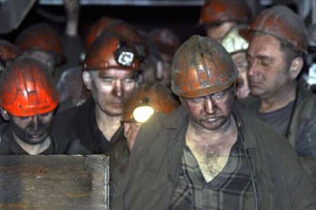 На Донетчине 9-е сутки тушат пожар на шахте