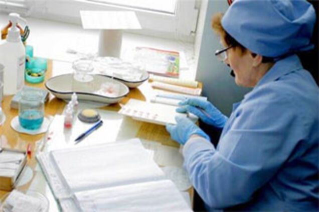 Янукович будет раздавать китайские маски