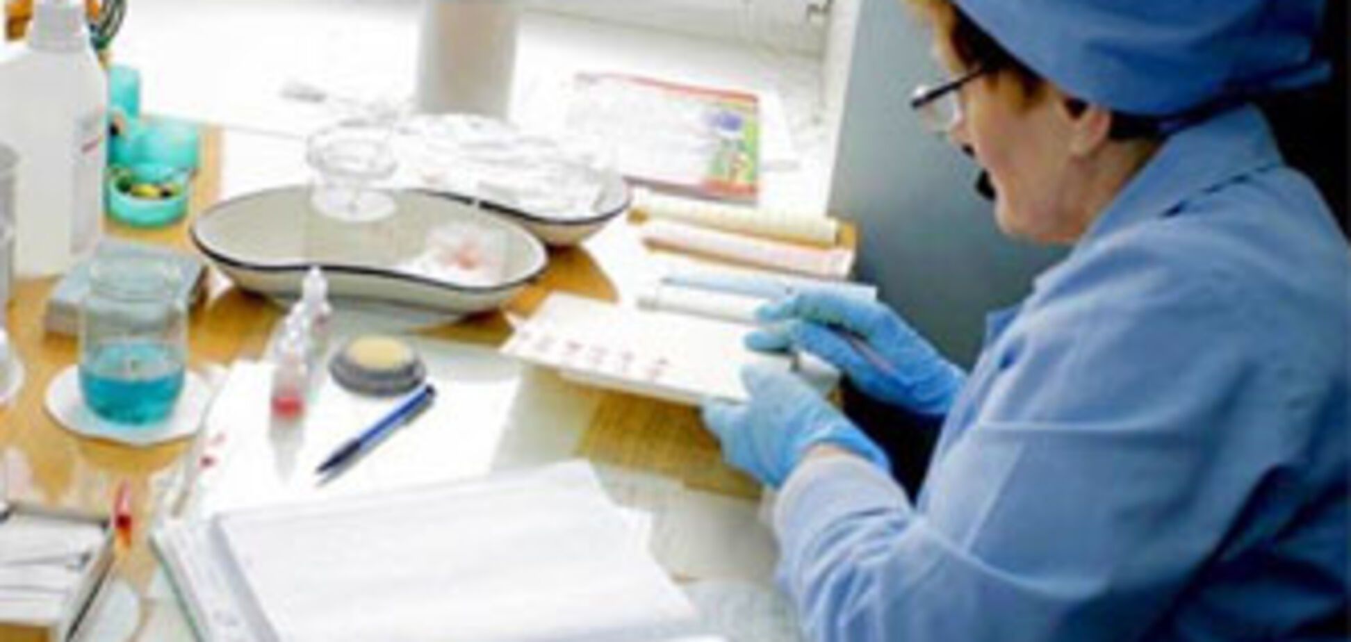 Янукович будет раздавать китайские маски