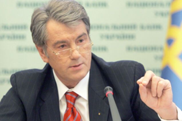 От Ющенко требуют введения ЧП и отмены выборов