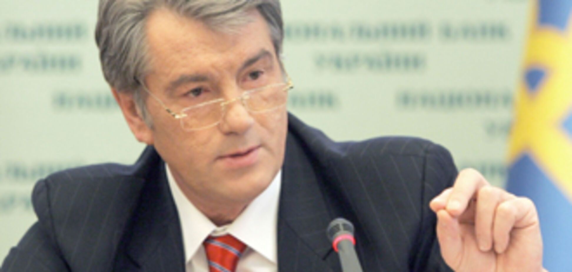 От Ющенко требуют введения ЧП и отмены выборов