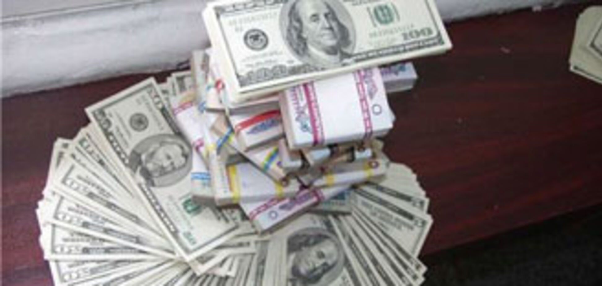 'Укрпромбанк' вернет деньги только физлицам