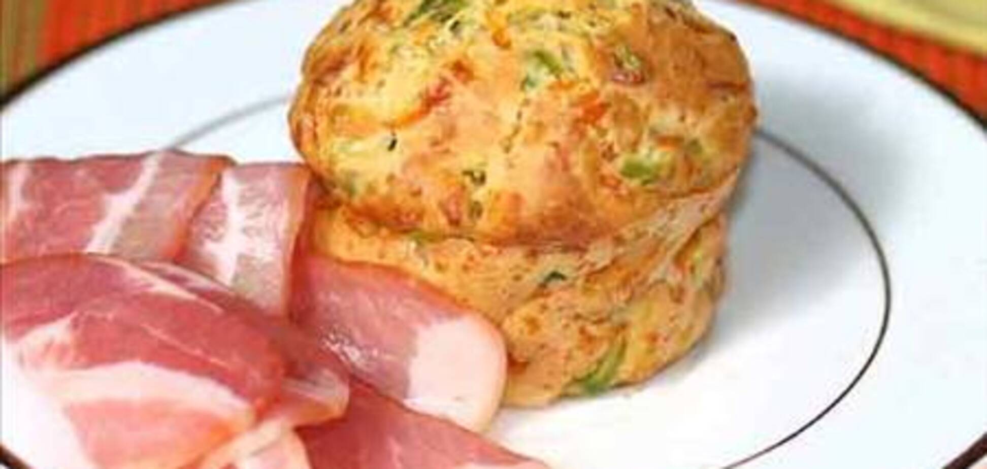 Маффины с фетой, печёным перцем и базиликом