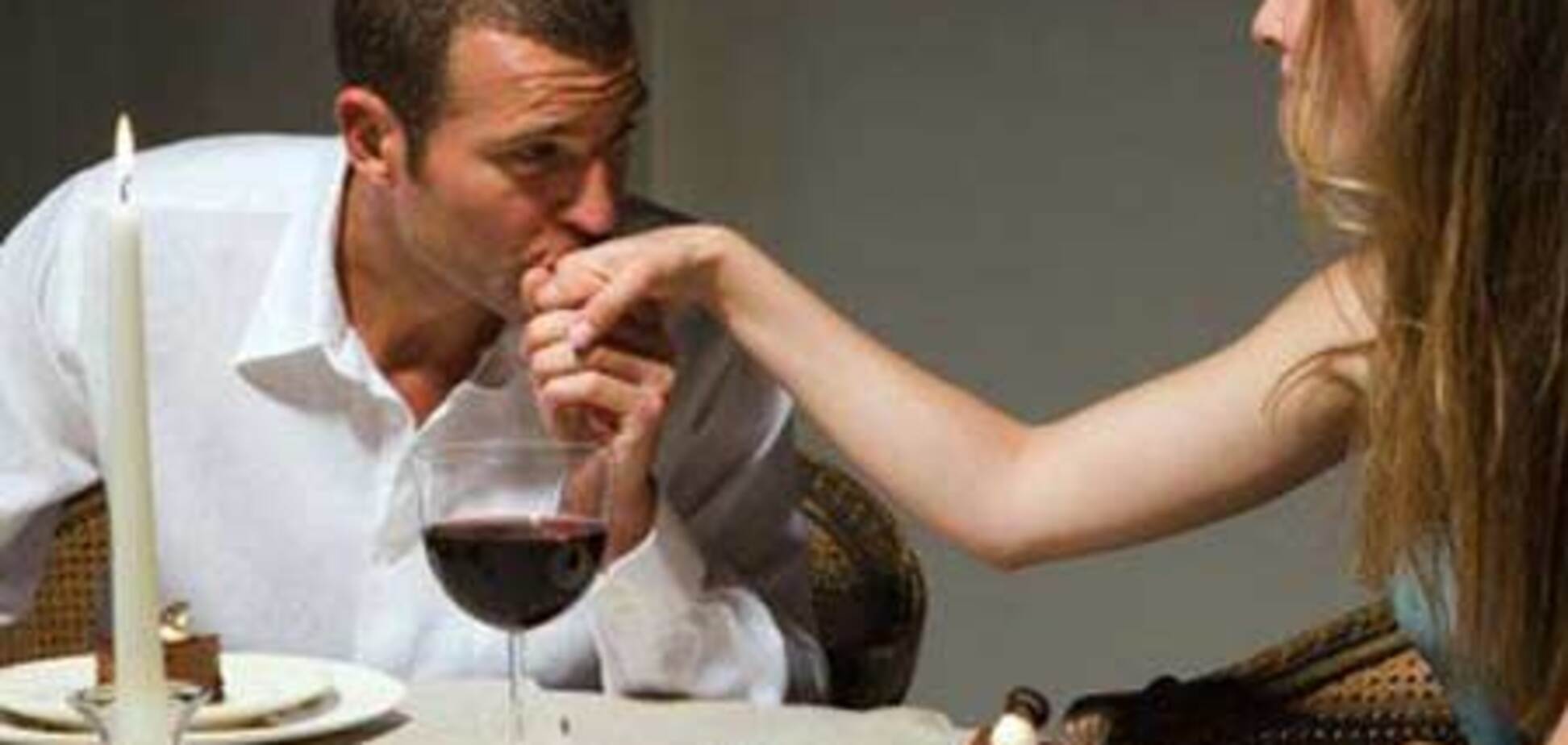 Для сохранения фигуры женщине лучше обедать с мужчиной