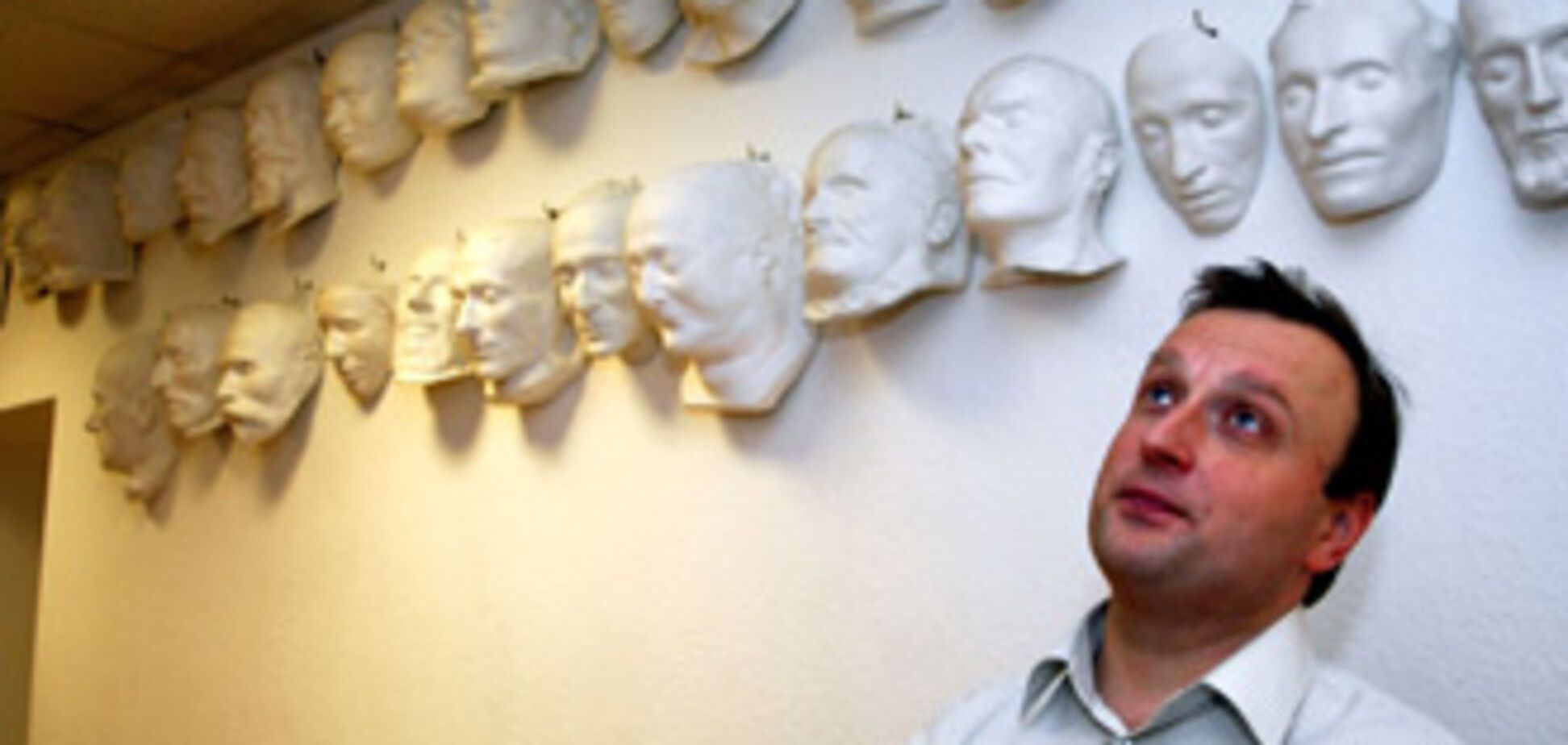 В Киев привезли посмертные маски гениев. ФОТО