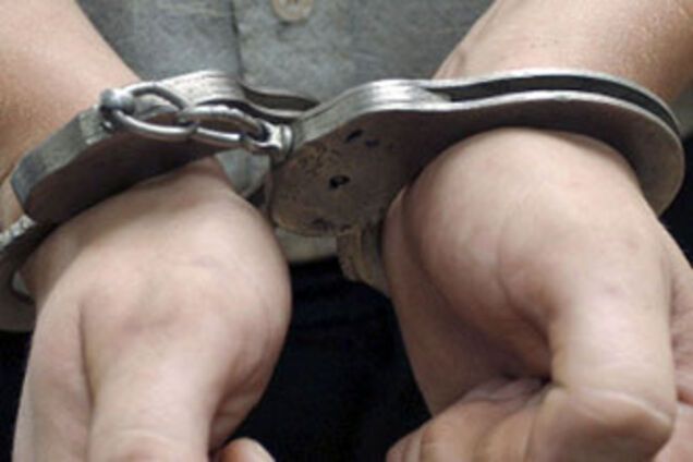 Сын забетонировал в гараже своих родителей