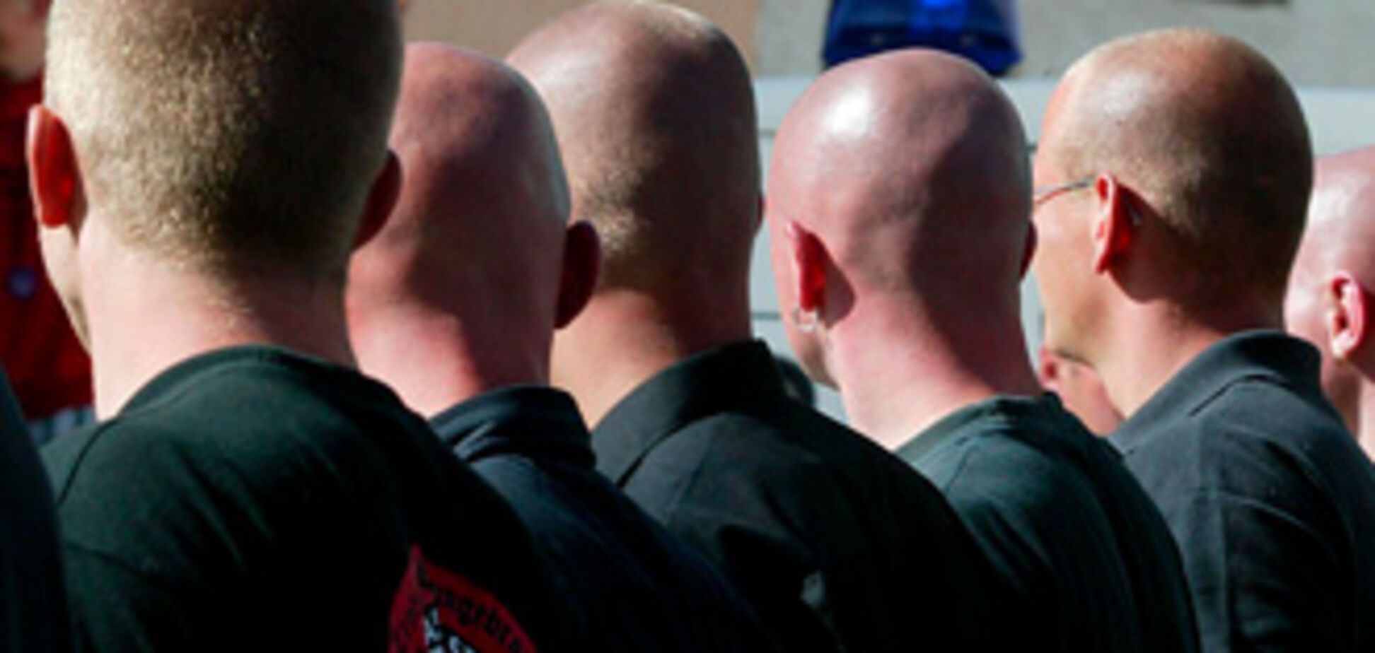 Скинхеды до смерти избили бомжа