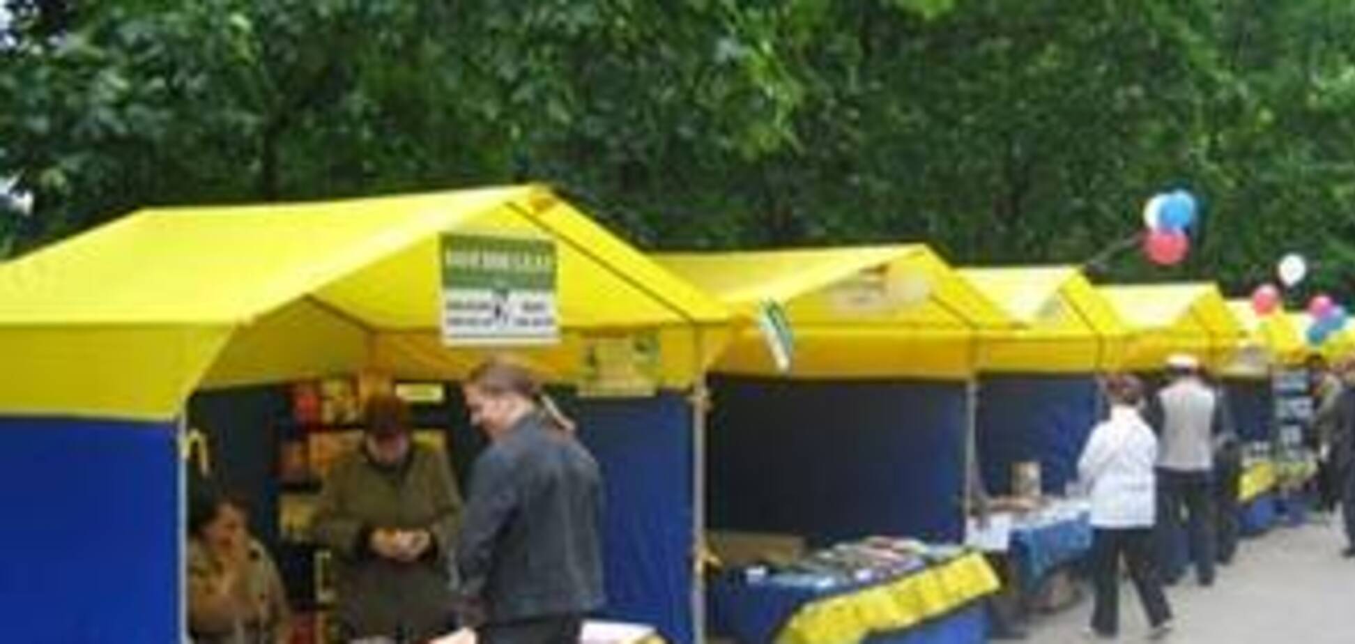 Неизвестные разгромили торговые палатки в Киеве