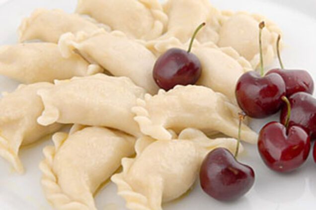 Їжте сьогодні вареники - і будете щасливі весь рік!