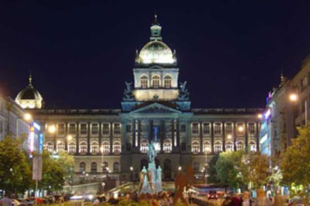 Вооруженный грабитель захватил заложников в банке