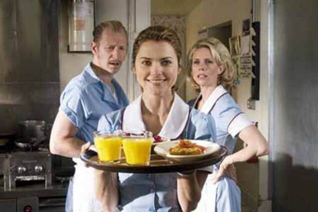 Официанток заставляли позировать для эротического календаря