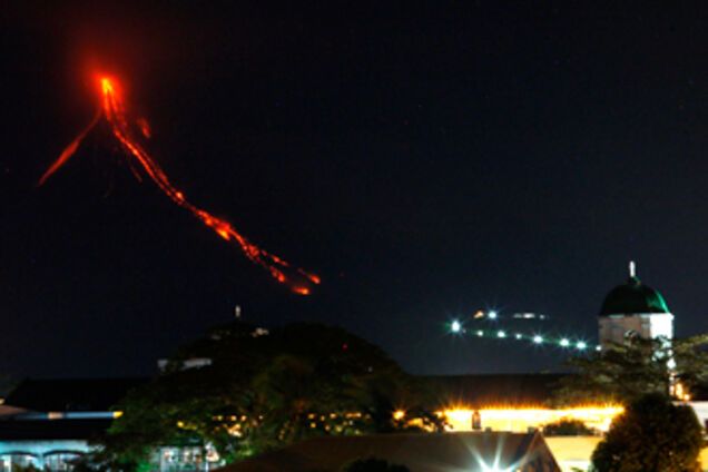 На Филиппинах началось извержение вулкана (ФОТО)