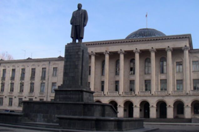 Грузия предлагает РФ обменять памятник Сталину на Абхазию