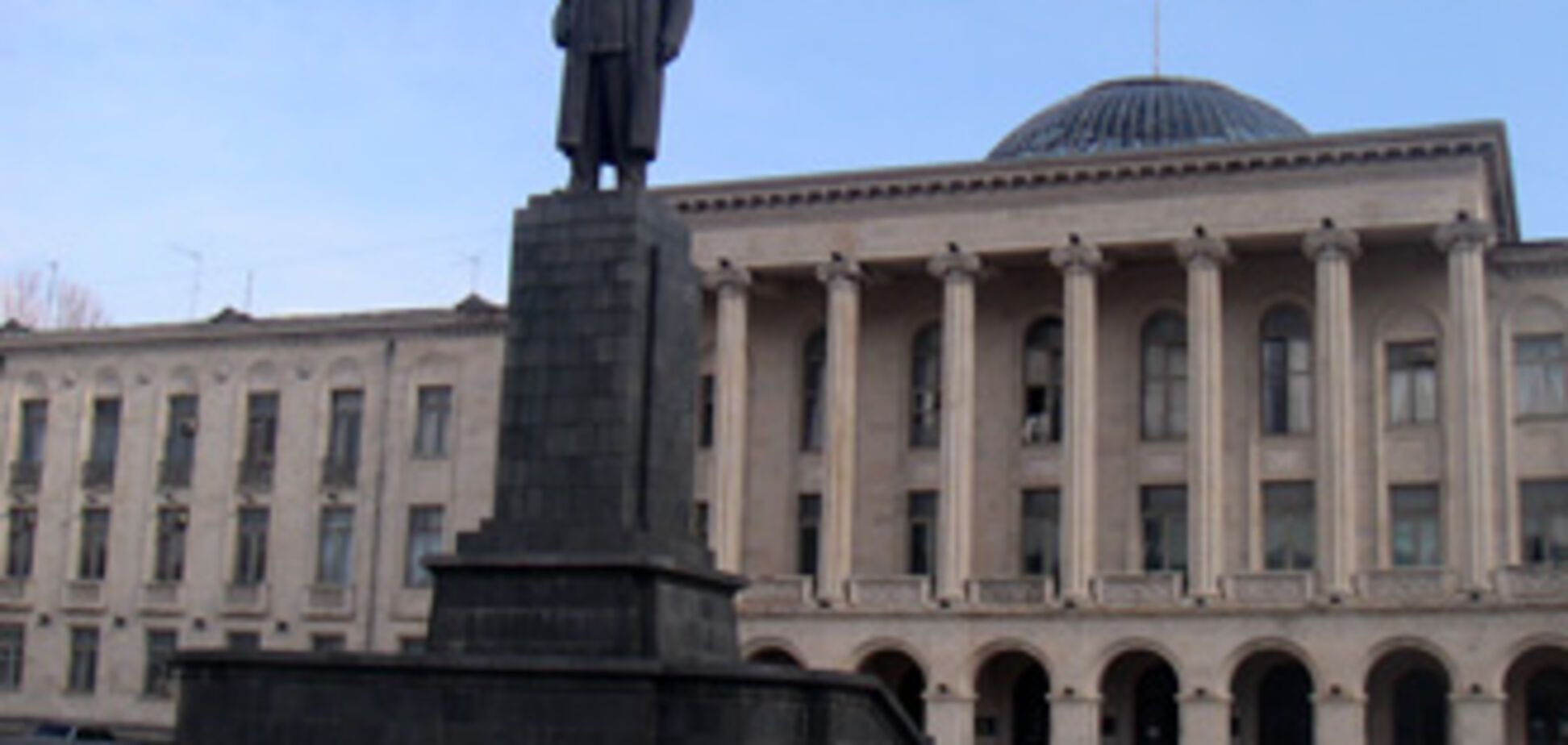 Грузия предлагает РФ обменять памятник Сталину на Абхазию