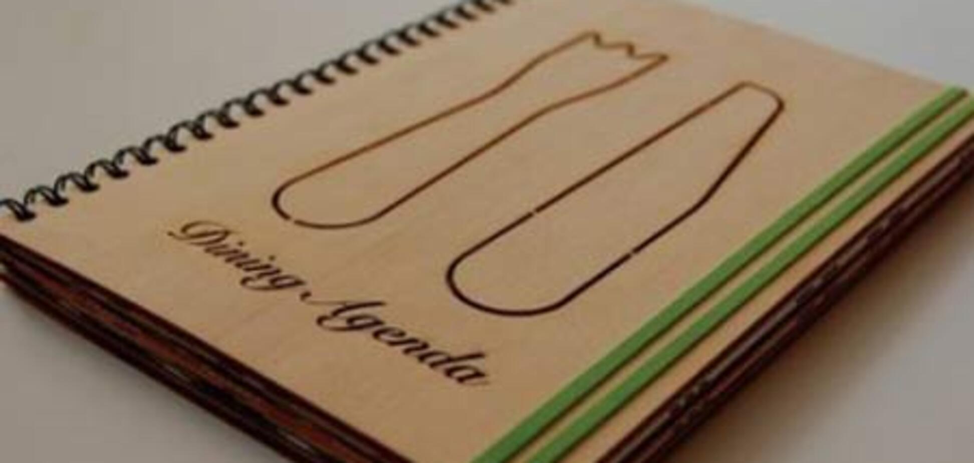 Столовые принадлежности, упакованные в... блокнот