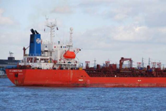 Владелец захваченного танкера начал переговоры с пиратами