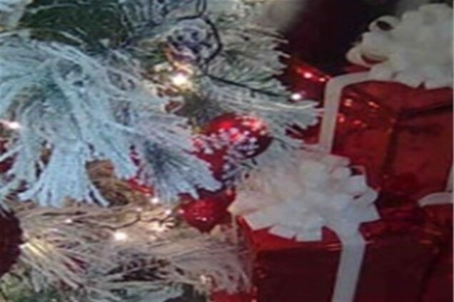 'Мобильник' подсмотрел, как выглядят елки мобильных операторов