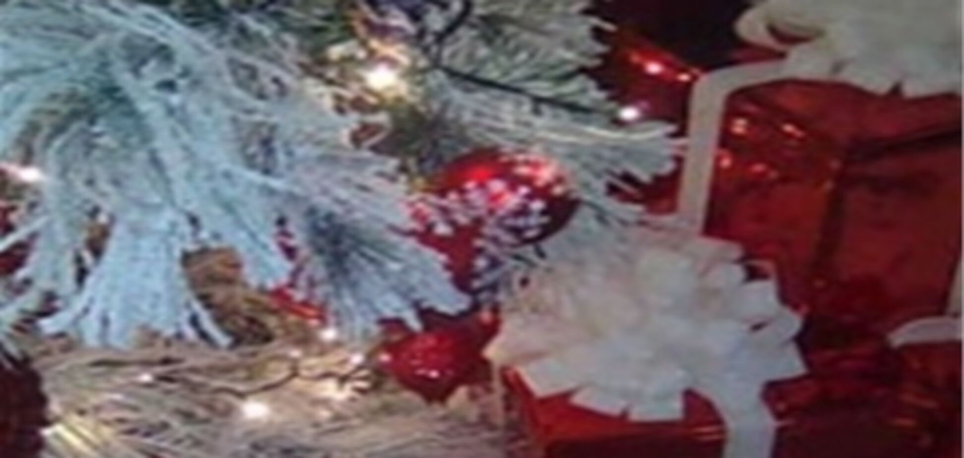 'Мобильник' подсмотрел, как выглядят елки мобильных операторов