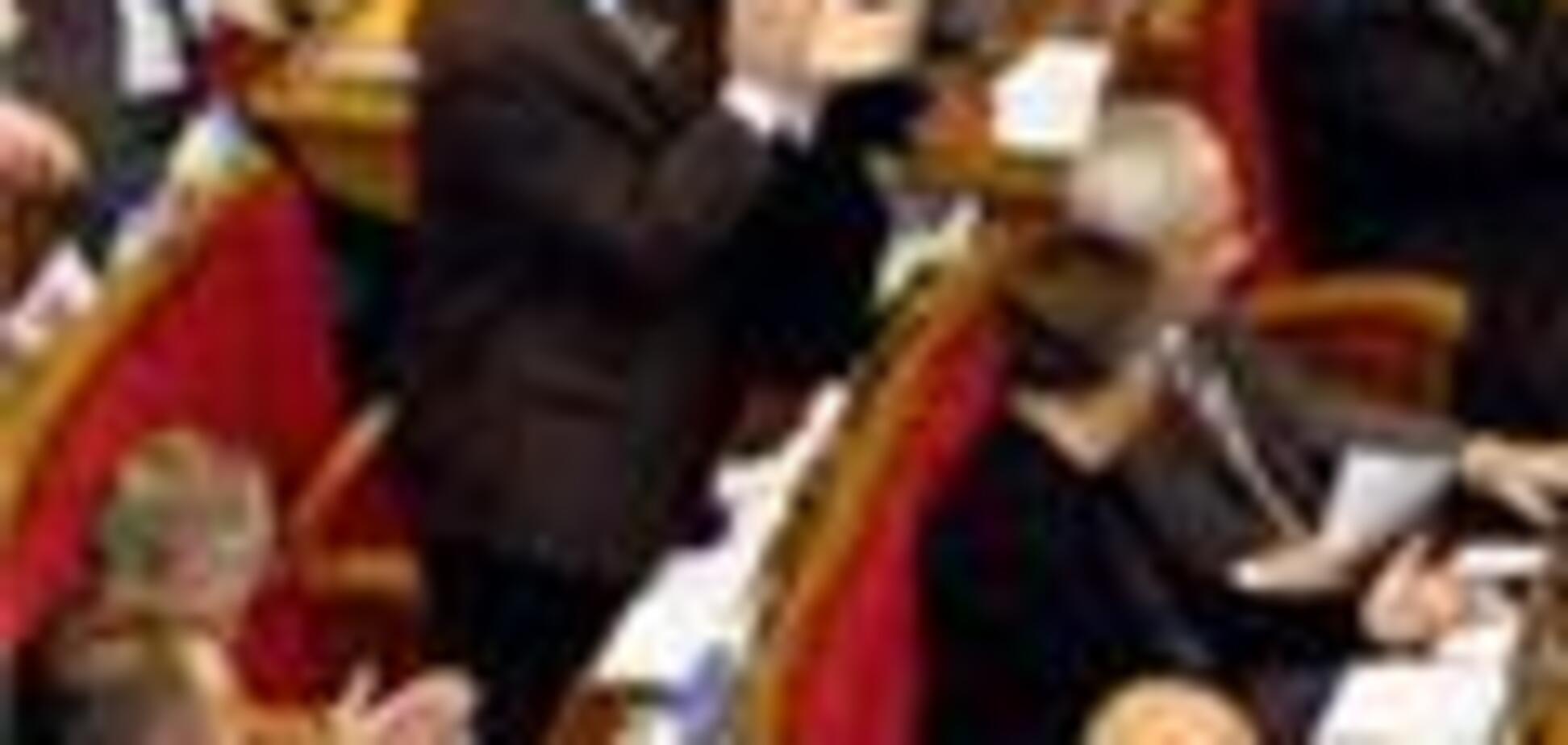 Вице-спикер призвал решить проблему депутатов-перебежчиков