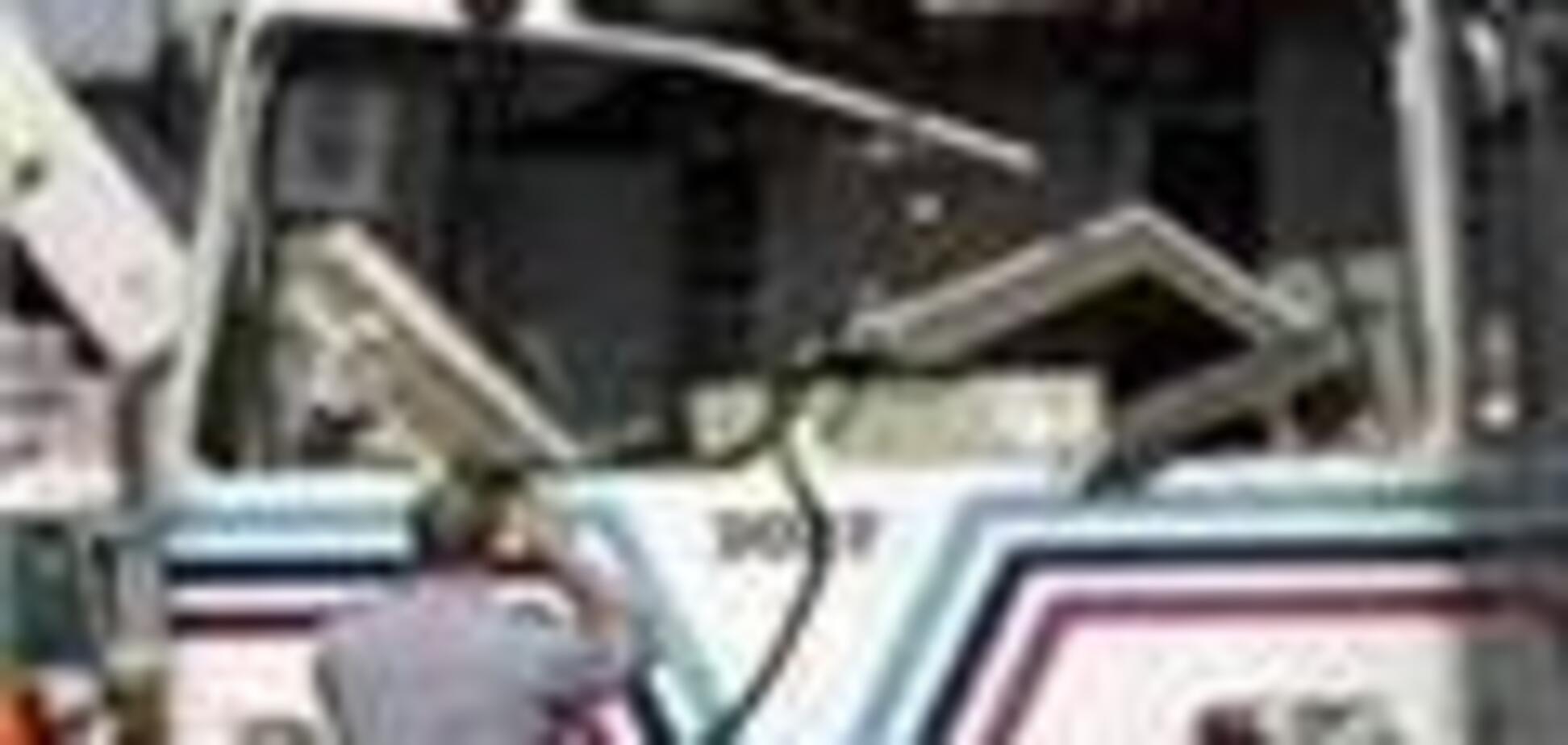 Під Тернополем електропоїзд зіткнувся з автобусом