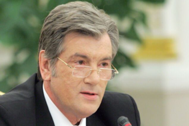 По Луганску будет разъезжать самолет с фото Ющенко