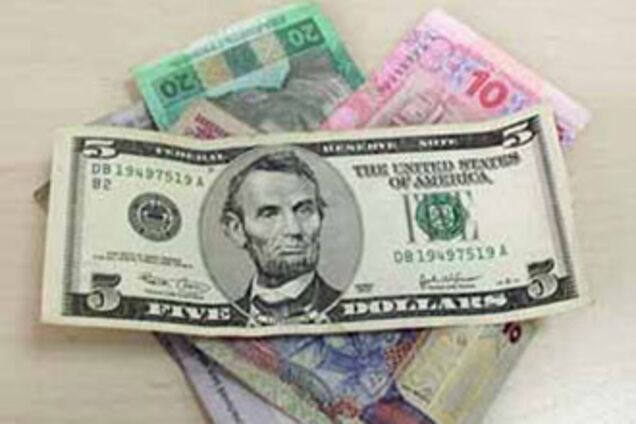 На міжбанку долар упевнено підбирається до позначки 9 грн