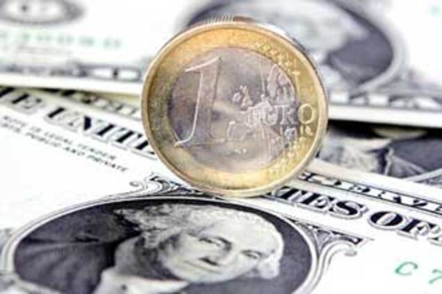 Курс доллара остался ниже 9 грн