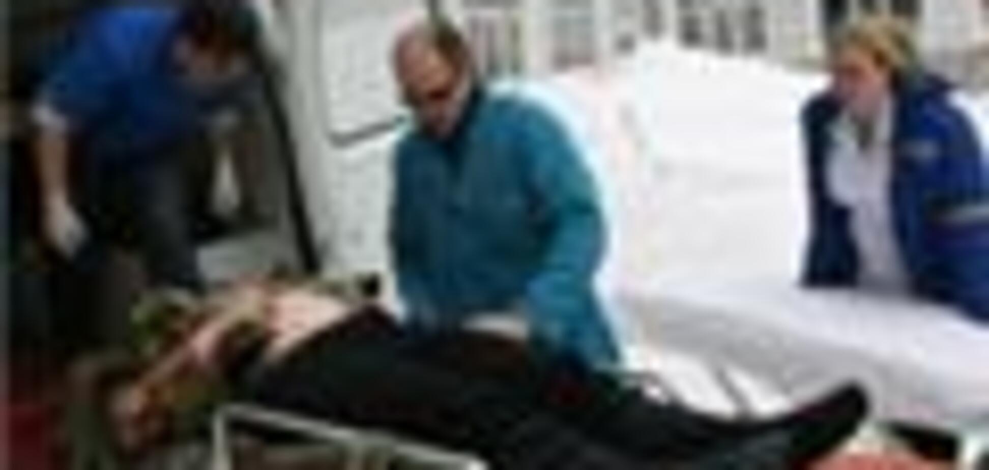 Автомобіль врізався в людей на автобусній зупинці