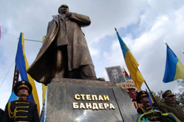 Гимназия и школа будут носить имя Бандеры