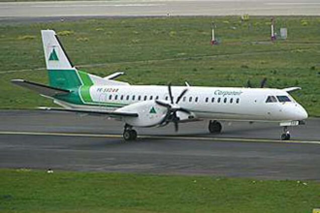 Пасажирський літак сів на черево в аеропорту