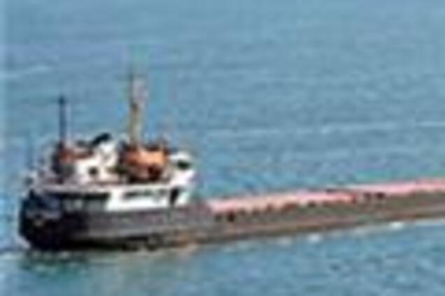 У Греції з-під арешту звільнено судно Укррічфлоту