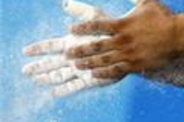 Заарештовано чоловіка, який розсилав конверти з білим порошком