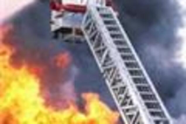 В Пекине полыхает небоскреб