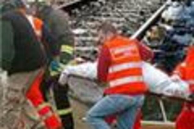 В столкновении автобуса с поездом погибли 11 индийцев