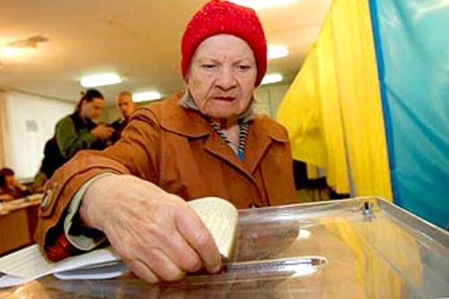 Янукович: раньше осени выборов не будет