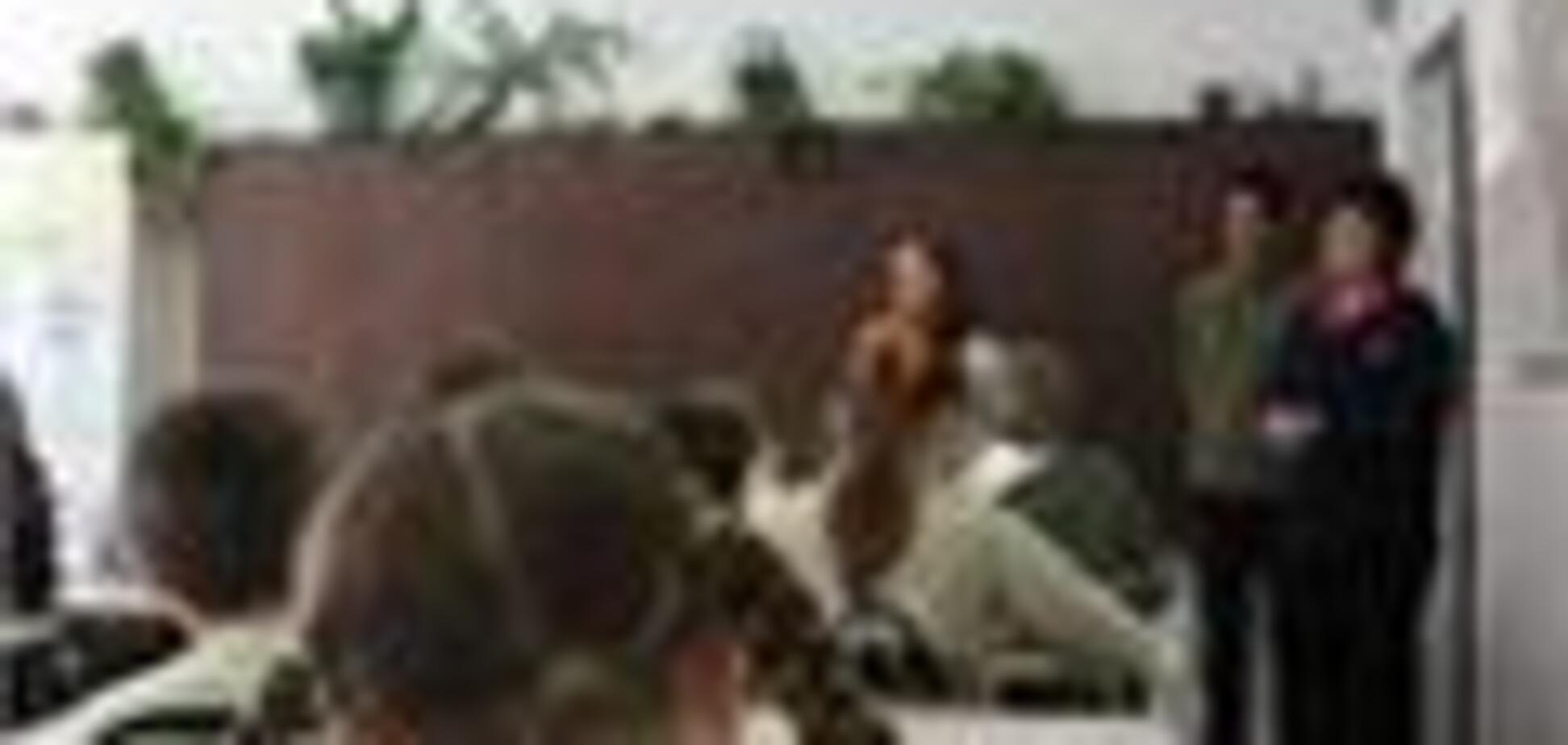 Разъяренный отец избил учителя