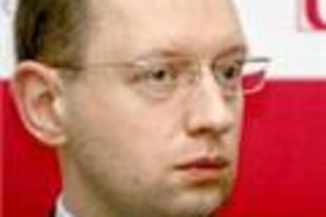 Яценюк защитит Коституцию от Ющенко
