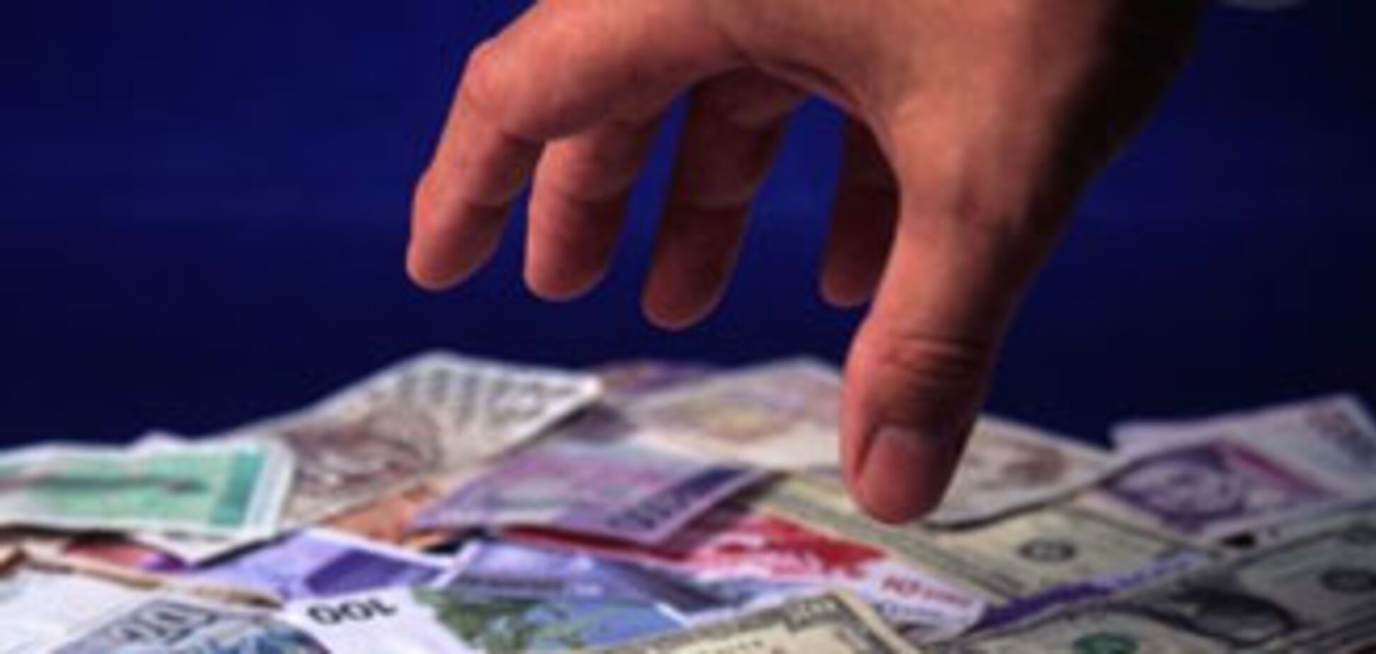 Відтік коштів з України перевищив $ 2 млрд