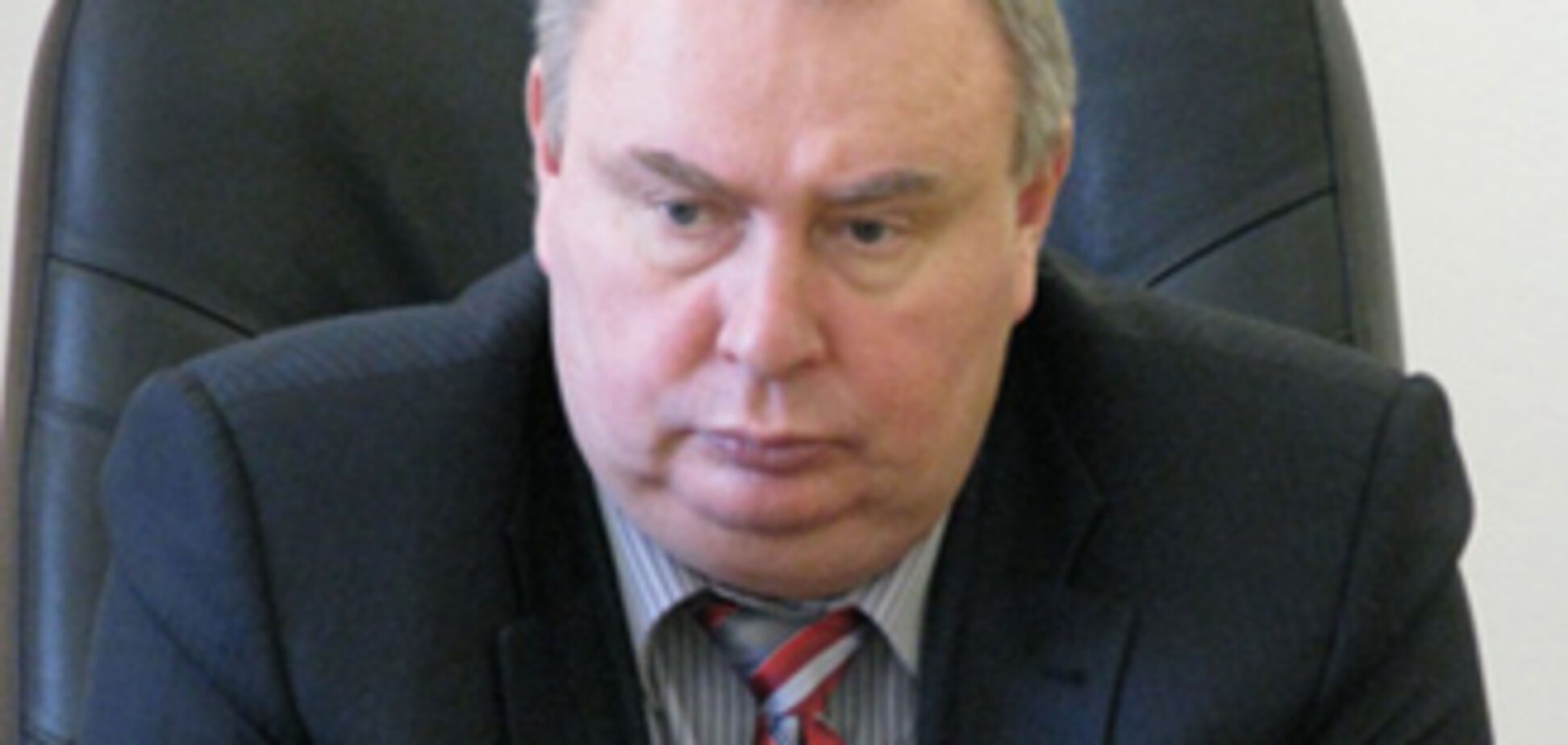Мер Сімферополя проводить засідання з яйцями на голові