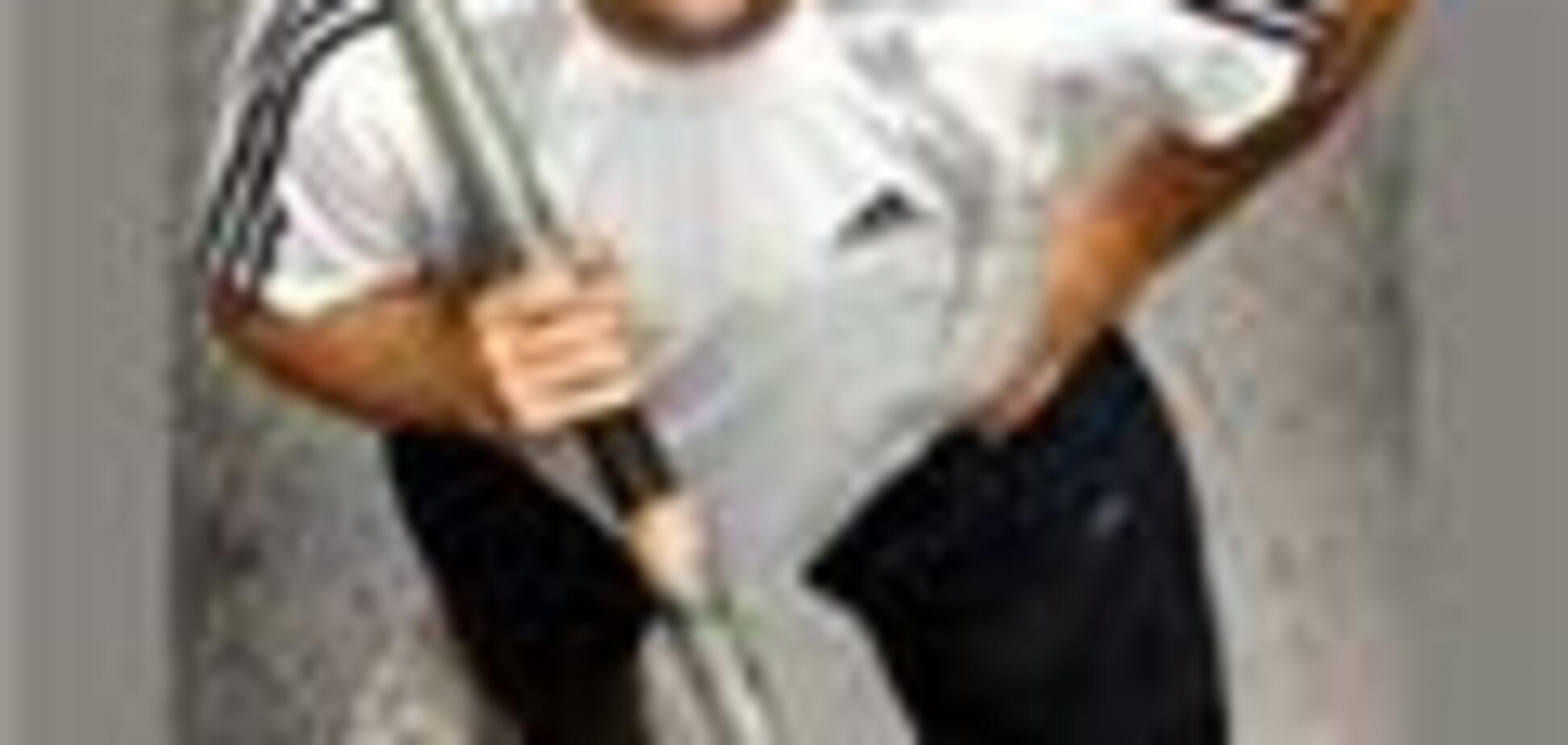 Прыгуны с шестом проломили потолок аэропорта