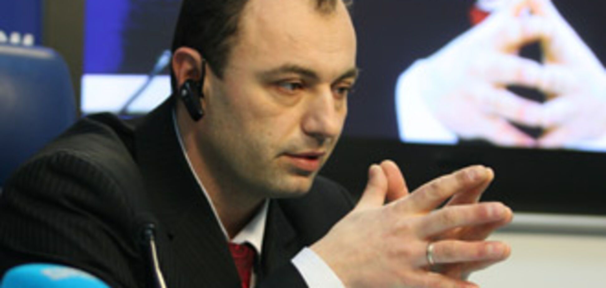 Жажда власти ведет страну к дефолту