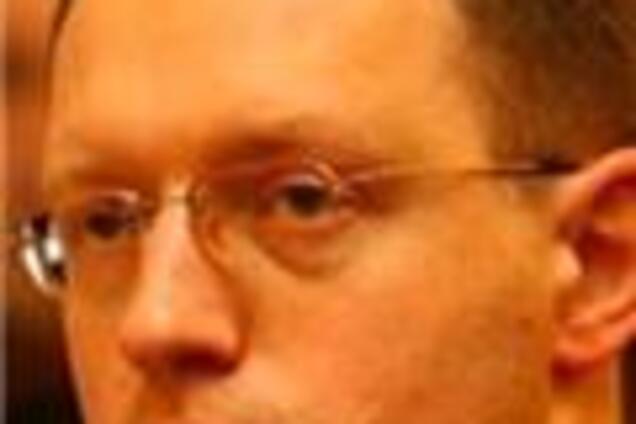 Яценюк призвал политиков замолчать о двойном гражданстве