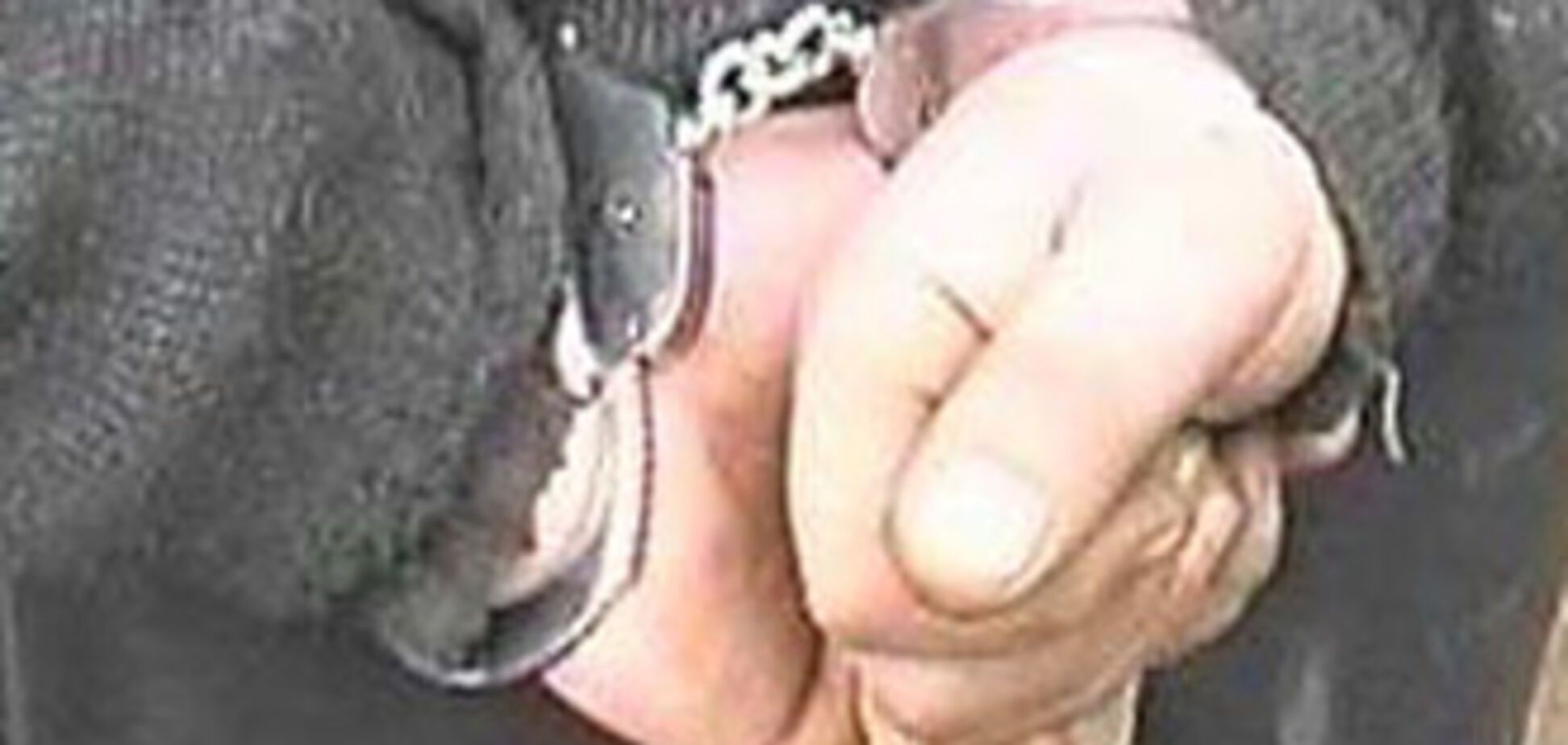 Отец школьника избил железной трубой учительницу